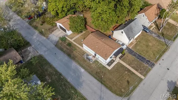 3301 Suncrest AVE, Breckenridge Hills, MO 63114