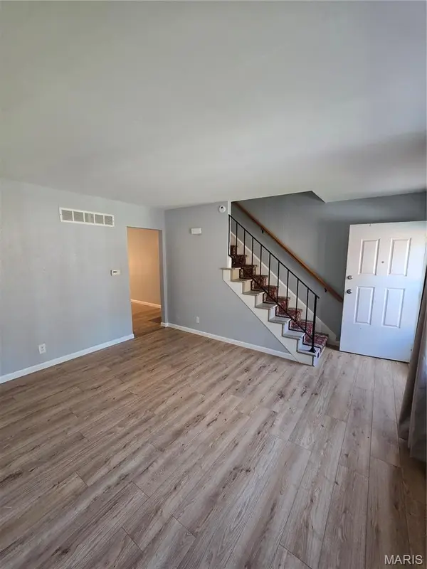 1037 Lafayette CT #C, Collinsville, IL 62234