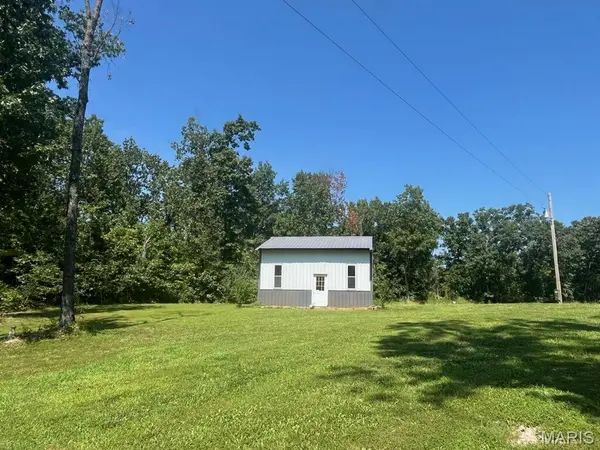 129 Shamrock LN, Bourbon, MO 65441
