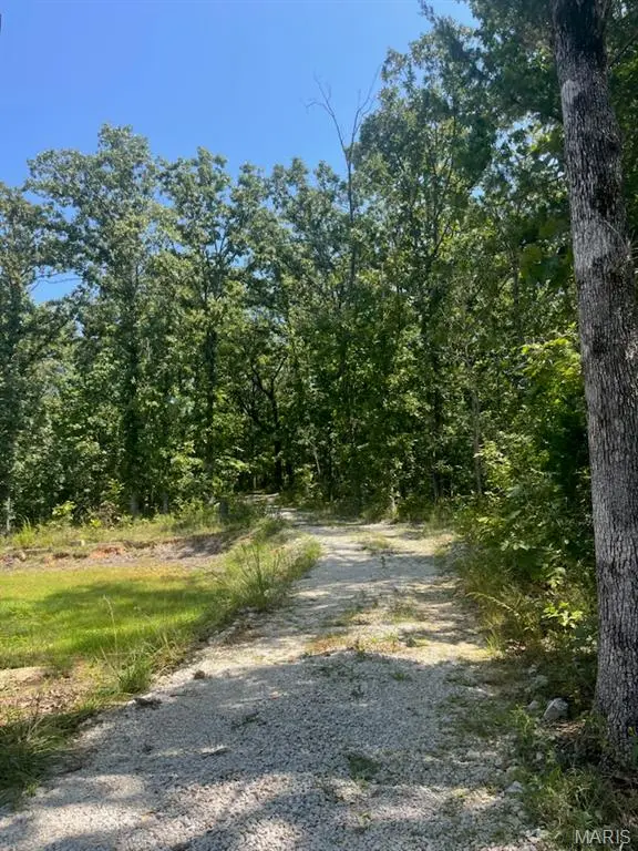 129 Shamrock LN, Bourbon, MO 65441