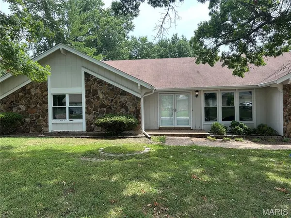 216 Rue Grand DR, Lake St Louis, MO 63367