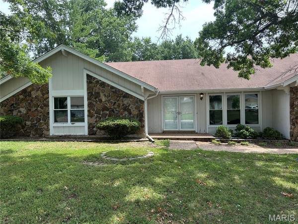 216 Rue Grand DR, Lake St Louis, MO 63367