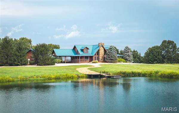 10000 Skylark LN, Versailles, MO 65084