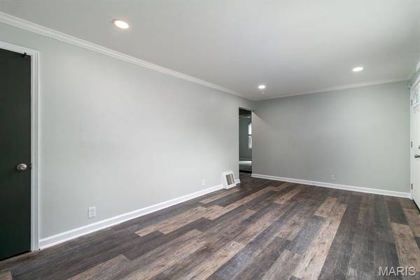 10212 Surf DR, Bellefontaine Nghbrs, MO 63137