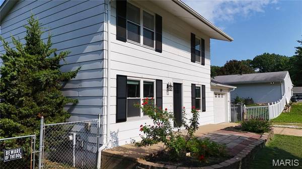 2421 Cambridge RD, High Ridge, MO 63049
