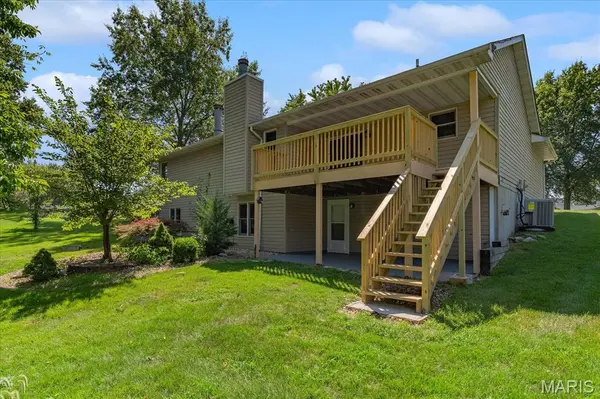 371 Point Of View DR, Edwardsville, IL 62025