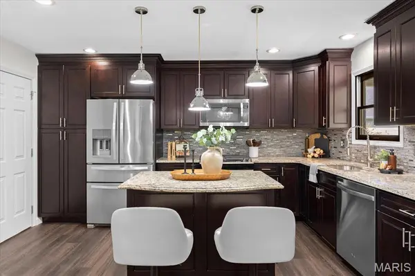 371 Point Of View DR, Edwardsville, IL 62025
