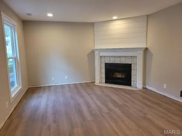 39 Park Charles BLVD S #D, St Peters, MO 63376