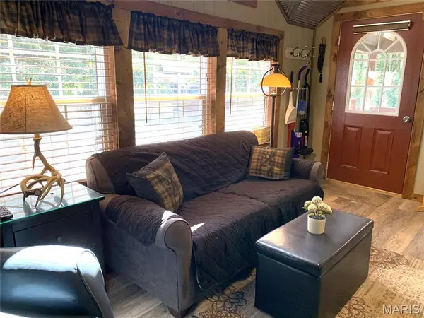 37 Meadow DR, New Haven, MO 63068