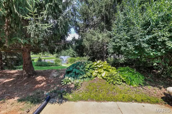 101 Fountain DR, Glen Carbon, IL 62034