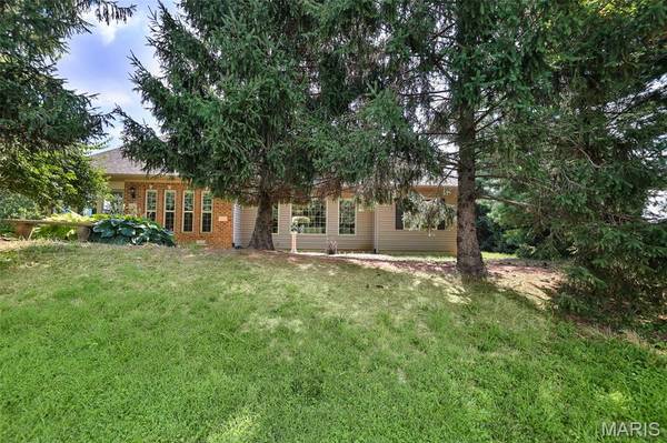 101 Fountain DR, Glen Carbon, IL 62034
