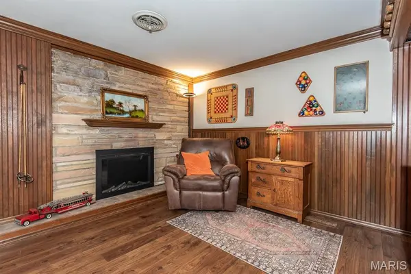 1511 Lark AVE, St Louis, MO 63122