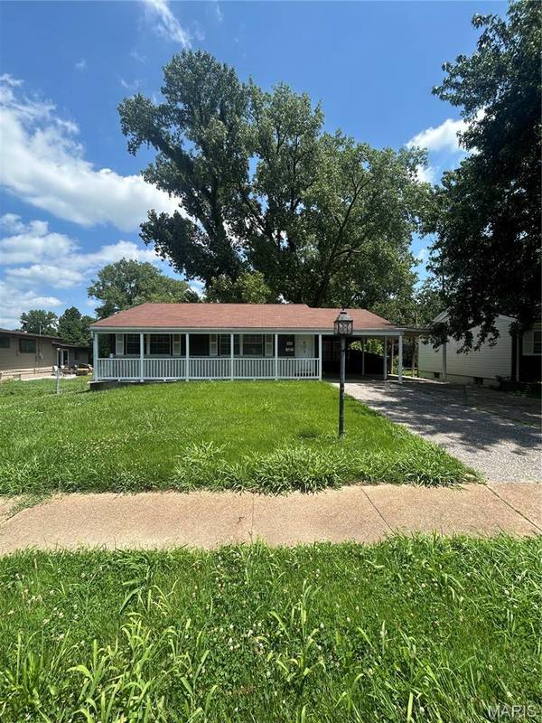 325 Moule DR, Florissant, MO 63031