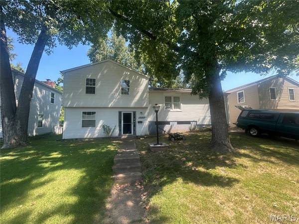 2375 Oakwood Manor DR, Florissant, MO 63031
