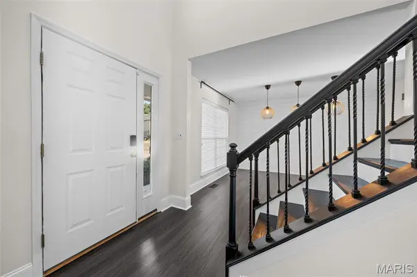 3120 Crystal Lake DR, Oakville, MO 63129