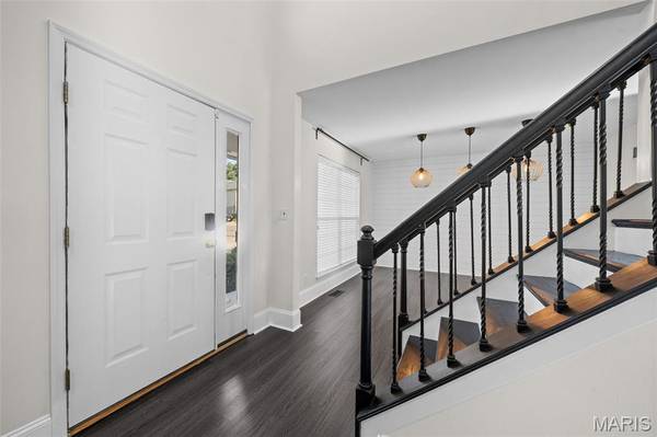 3120 Crystal Lake DR, Oakville, MO 63129
