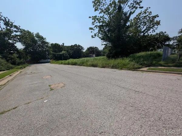 2226 Sullivan AVE, St Louis, MO 63107