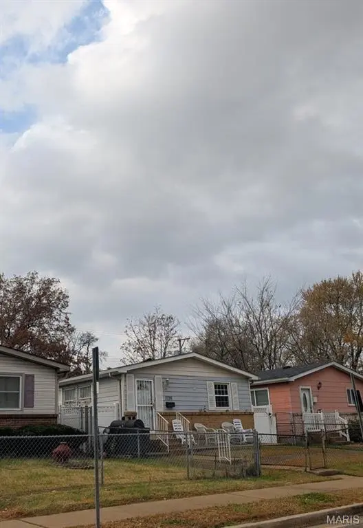2226 Sullivan AVE, St Louis, MO 63107