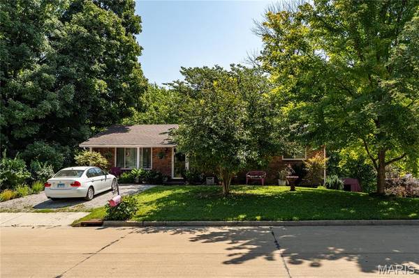 334 Pleasant Ridge RD, Fairview Heights, IL 62208