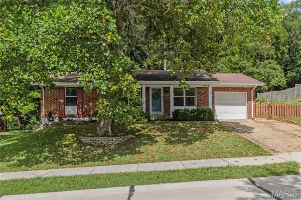 721 La Bonne Pkwy, Ballwin, MO 63021
