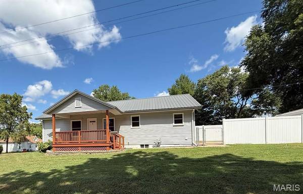 330 S 2nd ST, Vandalia, IL 62471