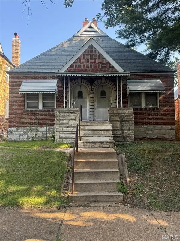 5011 Pernod AVE, St Louis, MO 63139