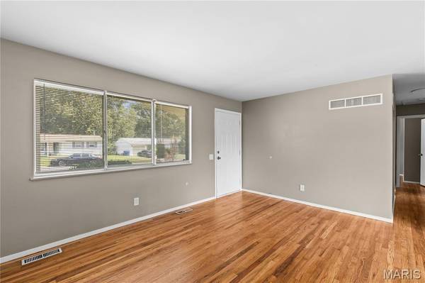 1770 Tahoe DR, Florissant, MO 63031