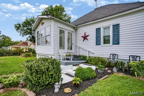 706 Spring Street, Pleasant Hill, IL 62366