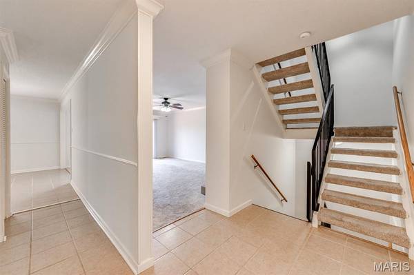 230 Braeshire DR #E, Ballwin, MO 63021