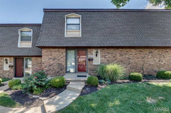 230 Braeshire DR #E, Ballwin, MO 63021