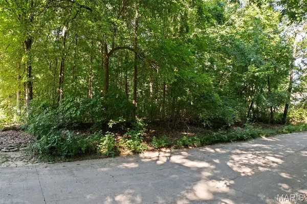 1013 Berry LN, Edwardsville, IL 62025