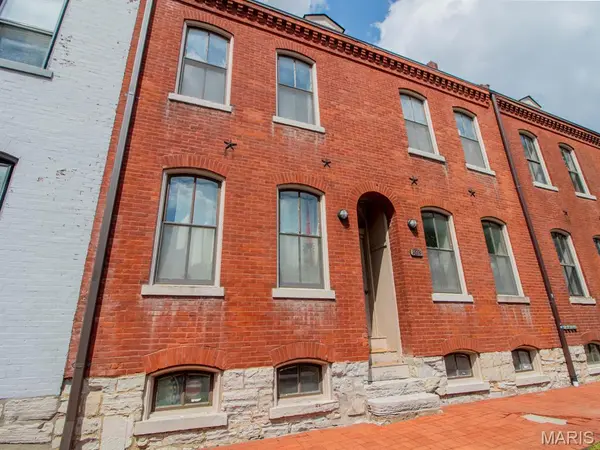 2009 S 11th ST, St Louis, MO 63104