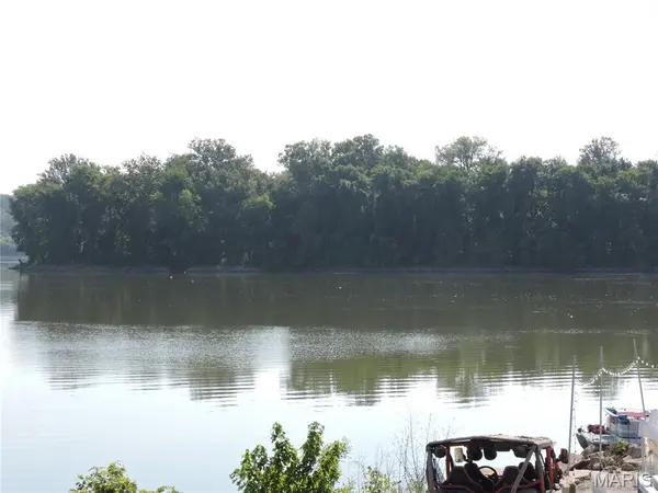 11 N River RD, Elsberry, MO 63343