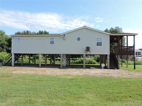 11 N River RD, Elsberry, MO 63343
