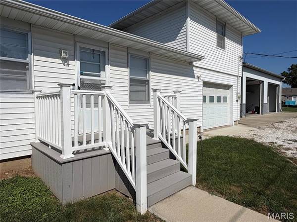 122 W Elm ST, Palmyra, MO 63461