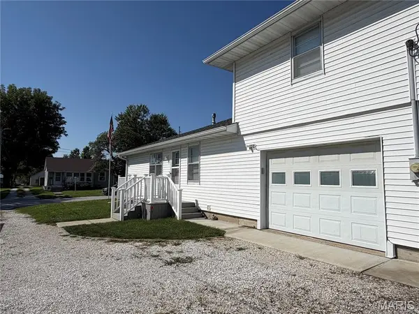 122 W Elm ST, Palmyra, MO 63461