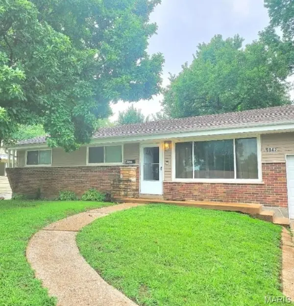 9842 Monarch DR, St Louis, MO 63136