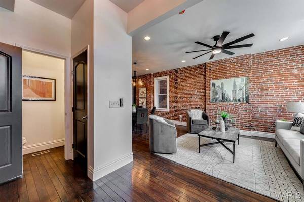 2741 Utah ST, St Louis, MO 63118