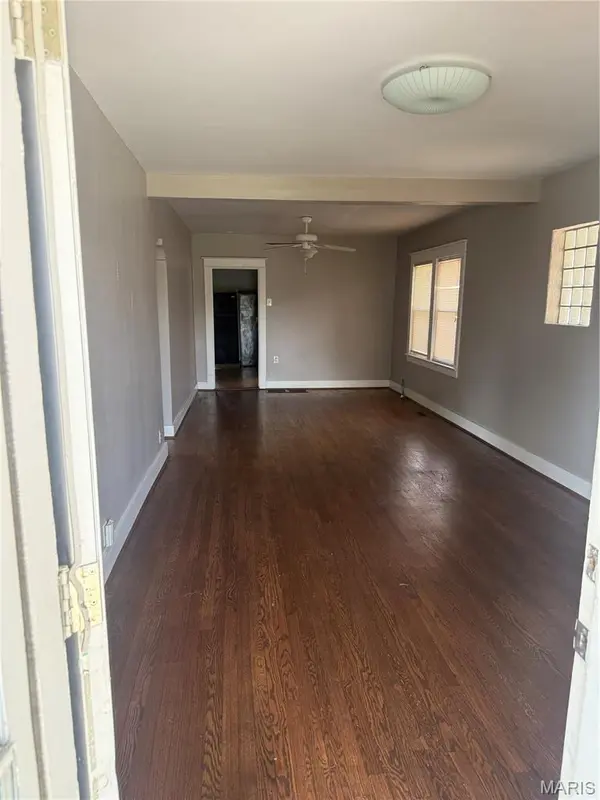 8517 Elmore AVE, St Louis, MO 63132