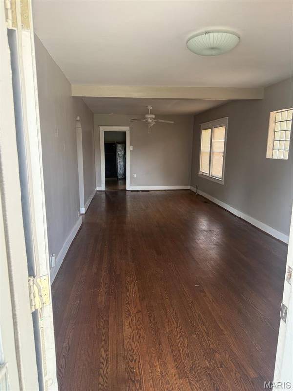 8517 Elmore AVE, St Louis, MO 63132