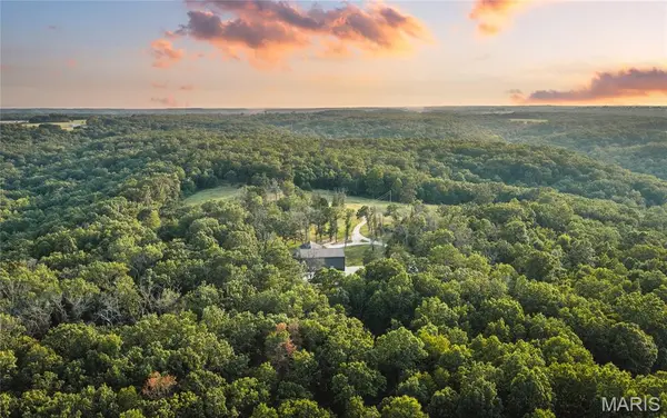 404 Coyote Creek LN, Climax Springs, MO 65324