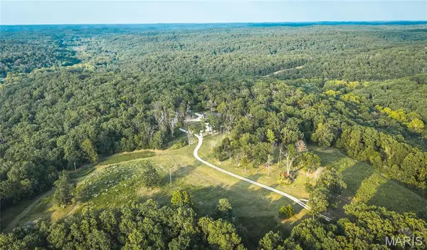 404 Coyote Creek LN, Climax Springs, MO 65324