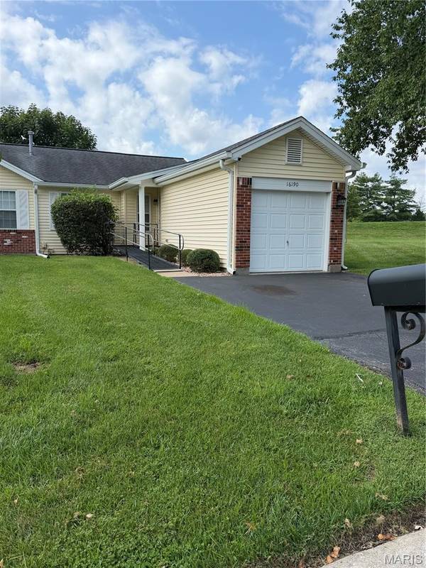 16190 Rose Wreath LN, Florissant, MO 63034