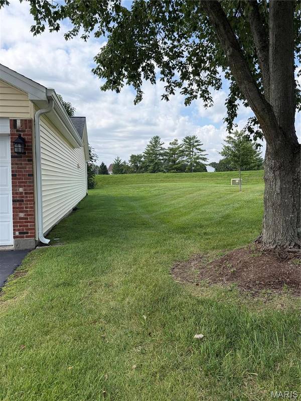 16190 Rose Wreath LN, Florissant, MO 63034