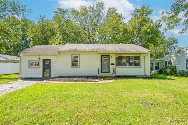 2 Manas DR, Belleville, IL 62226