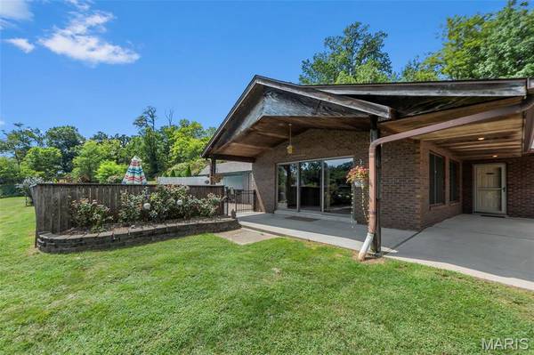 7 Greenbriar LN, Chester, IL 62233
