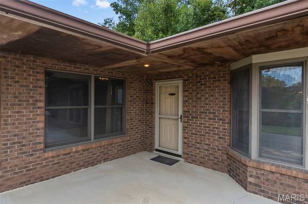 7 Greenbriar LN, Chester, IL 62233