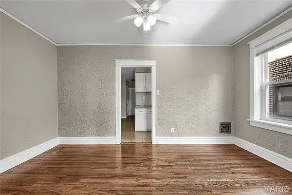 5027 Chippewa ST, St Louis, MO 63109