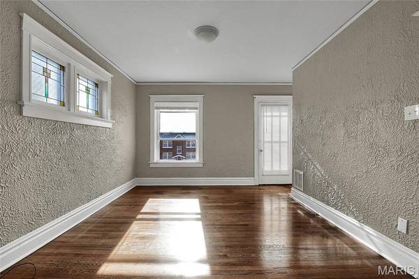 5027 Chippewa ST, St Louis, MO 63109