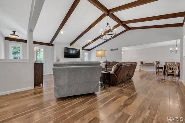 2 Bridal Oak CT, O'fallon, MO 63366